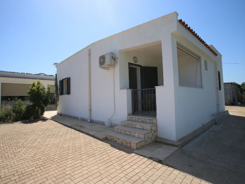 xr:d:DAGCTXlYANI:3,j:4106581703609742388,t:24041313